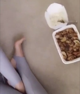 Naomi Kyle feet photo thumbnail
