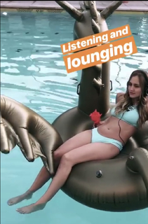 Naomi Kyle feet photo thumbnail