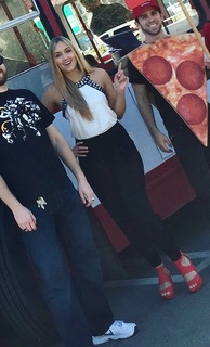 Naomi Kyle feet photo thumbnail