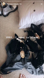 Naomi Kyle feet photo thumbnail