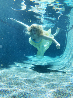 Naomi Kyle feet photo thumbnail