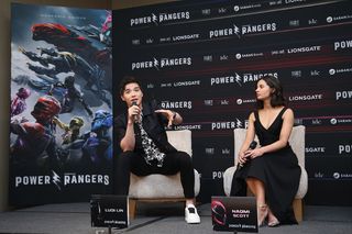 Naomi Scott feet photo thumbnail