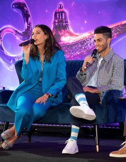 Naomi Scott feet photo thumbnail