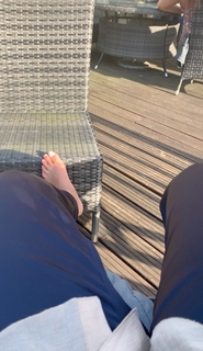 Naomi Scott feet photo thumbnail