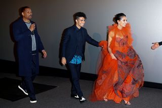Naomi Scott feet photo thumbnail