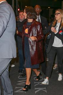 Naomi Scott feet photo thumbnail
