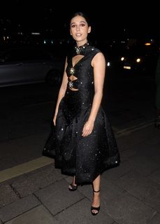 Naomi Scott feet photo thumbnail