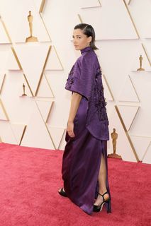 Naomi Scott feet photo thumbnail