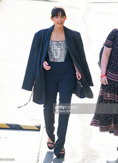 Naomi Scott feet photo thumbnail