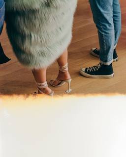 Naomi Scott feet photo thumbnail