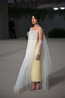Naomi Scott feet photo thumbnail
