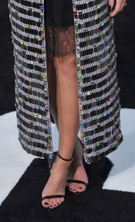 Naomi Scott feet photo thumbnail