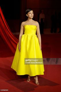 Naomi Scott feet photo thumbnail