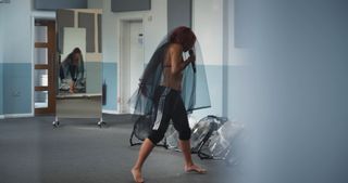 Naomi Scott feet photo 13