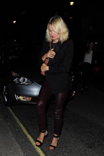 Naomi Watts feet photo thumbnail