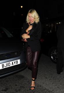 Naomi Watts feet photo thumbnail