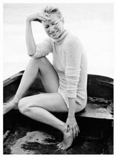 Naomi Watts feet photo thumbnail