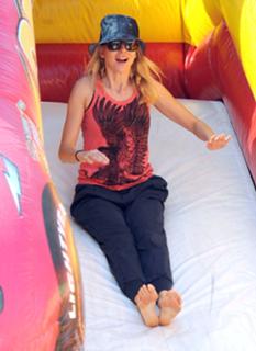 Naomi Watts feet photo thumbnail