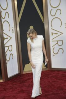 Naomi Watts feet photo thumbnail