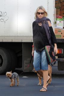 Naomi Watts feet photo thumbnail