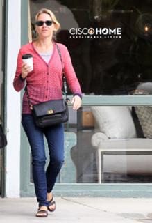 Naomi Watts feet photo thumbnail