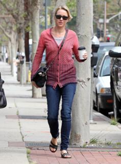 Naomi Watts feet photo thumbnail