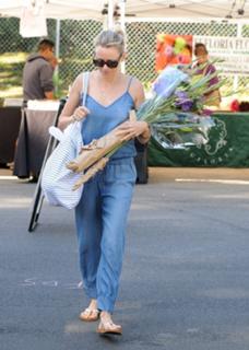 Naomi Watts feet photo thumbnail