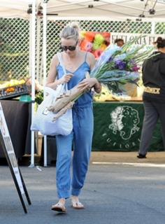 Naomi Watts feet photo thumbnail