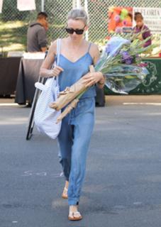 Naomi Watts feet photo thumbnail