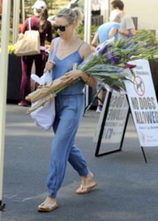 Naomi Watts feet photo thumbnail