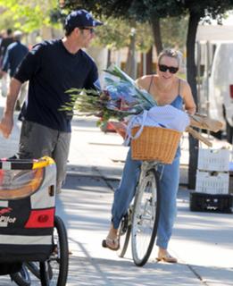 Naomi Watts feet photo thumbnail