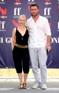 Naomi Watts feet photo thumbnail