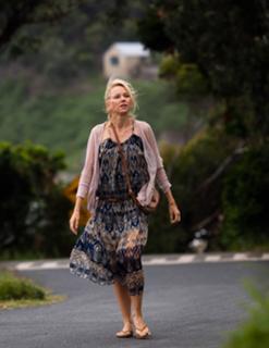 Naomi Watts feet photo thumbnail