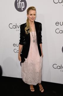 Naomi Watts feet photo thumbnail