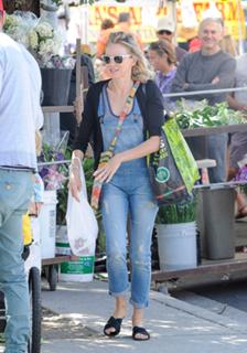 Naomi Watts feet photo thumbnail