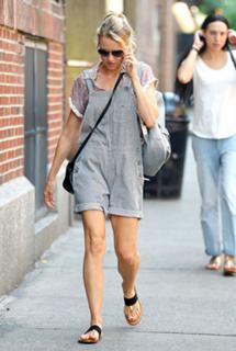 Naomi Watts feet photo thumbnail