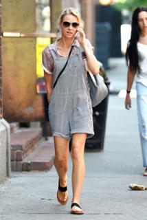 Naomi Watts feet photo thumbnail