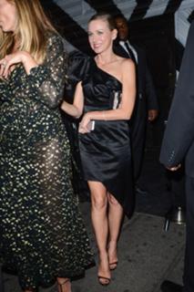 Naomi Watts feet photo thumbnail