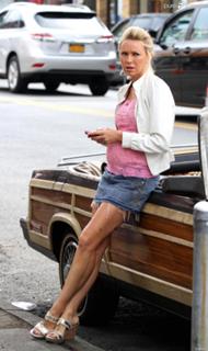 Naomi Watts feet photo thumbnail