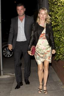 Naomi Watts feet photo thumbnail