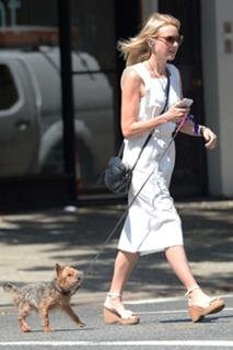 Naomi Watts feet photo thumbnail