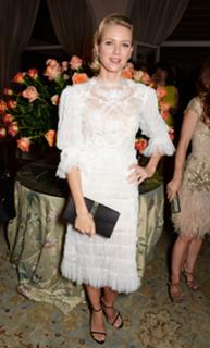 Naomi Watts feet photo thumbnail