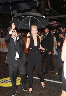Naomi Watts feet photo thumbnail