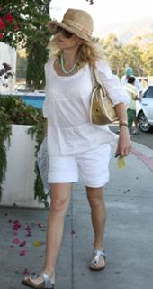 Naomi Watts feet photo thumbnail