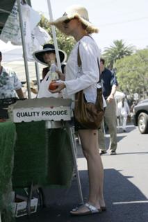 Naomi Watts feet photo thumbnail