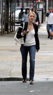 Naomi Watts feet photo thumbnail