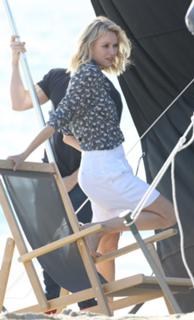 Naomi Watts feet photo thumbnail