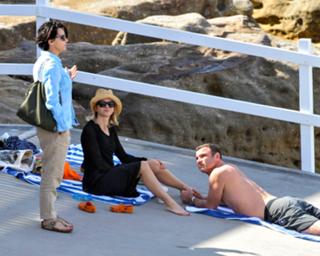 Naomi Watts feet photo thumbnail