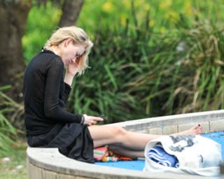 Naomi Watts feet photo thumbnail