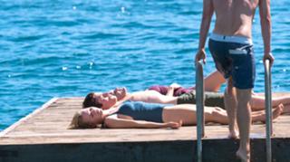 Naomi Watts feet photo thumbnail